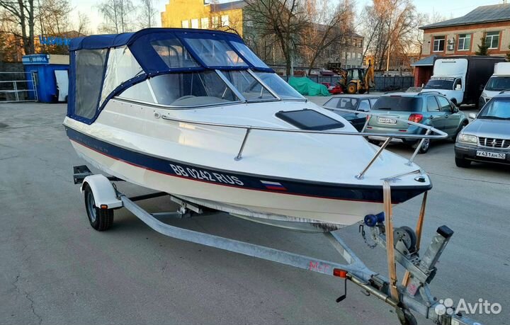 Каютный катер Bayliner