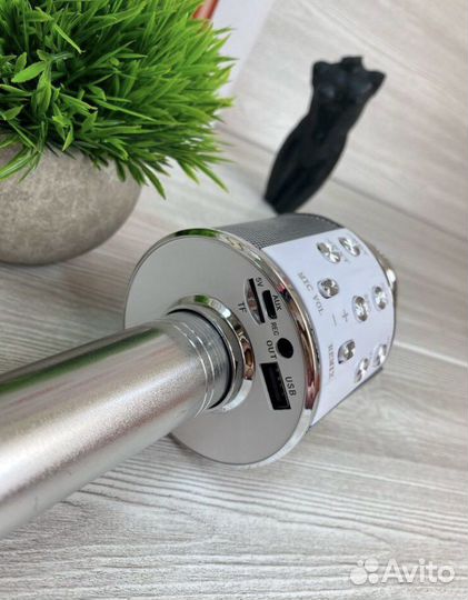 Колонка караоке с микрофоном