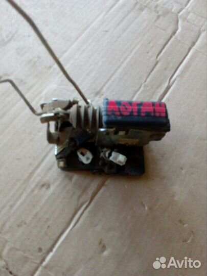 Замок двери передний правый Renault Logan