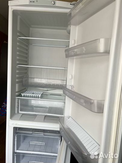 Холодильник Indesit