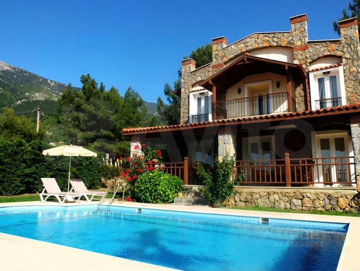 Дом 210 м² на участке 9 сот.