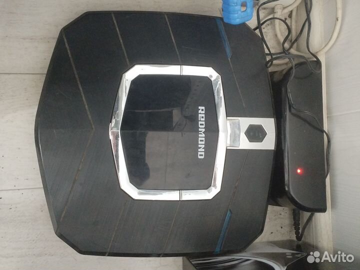 Робот пылесос redmond