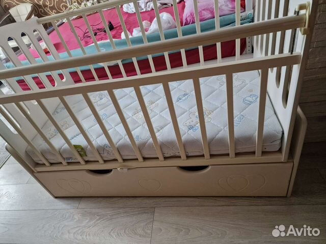 Детская кроватка с маятником Daka