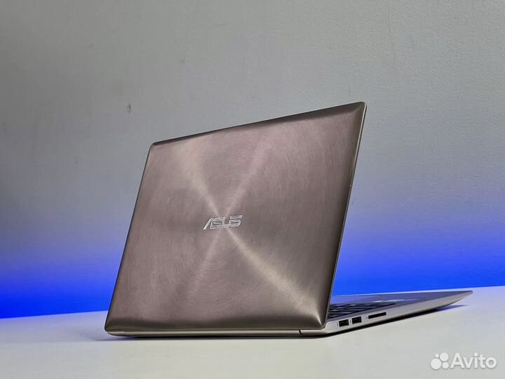 Asus ZenBook 13”IPS Core i5 8g озу SSD256g Металл