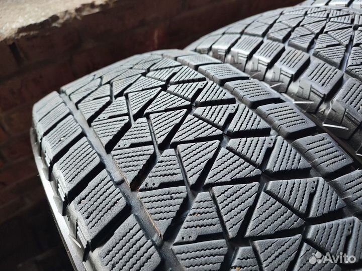 Bridgestone Blizzak DM-V2 235/65 R17