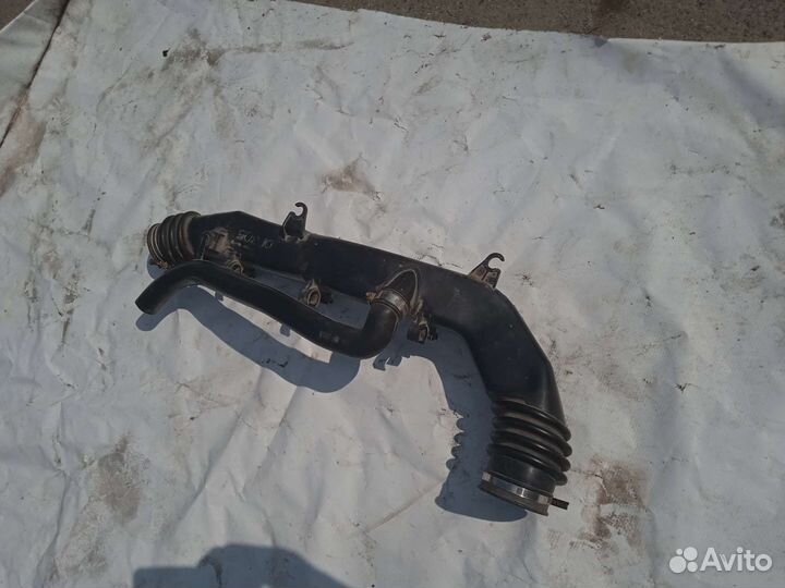 Патрубок воздушного фильтра Nissan Terrano 2