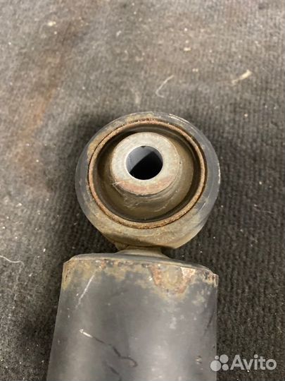 Стойка амортизатора задняя Lexus Rx IV 2015-2023