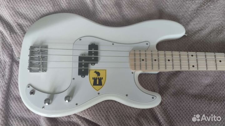 Бас гитара fender precision bass реплика
