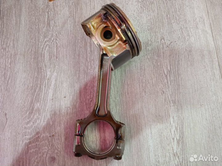 Поршень с шатуном Nissan Juke F15 HR16DE 2013