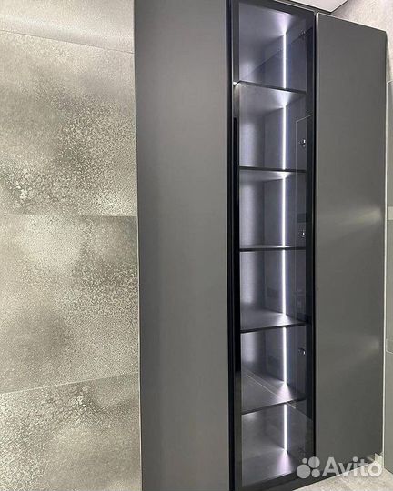 Кухня с вытяжкой на потолке