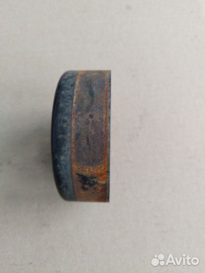 Шкив водяного насоса. Ford Focus седан sida