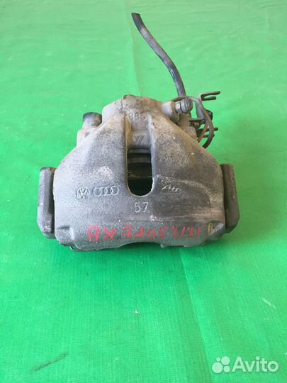 Суппорт тормозной перед правый Skoda Superb 2001-0