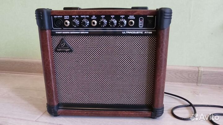 Комбоусилитель behringer ultracoustic AT108