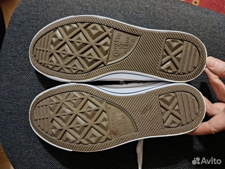 Кеды (подойдут и женщинам, и мужчинам)