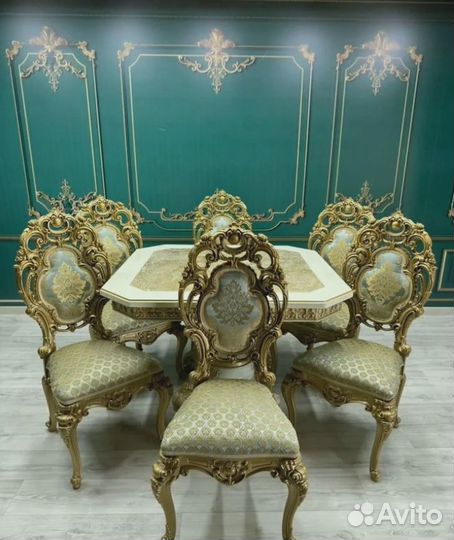 Обеденный стол со стульями