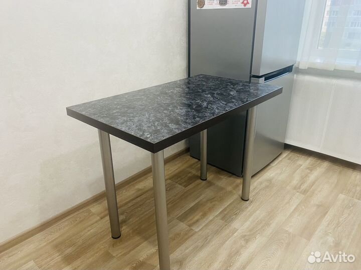 Кухонный стол