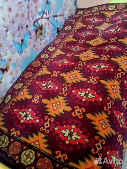 Ковер шерстяной со стены