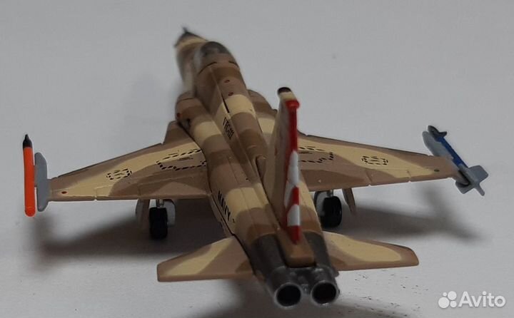 Модель самолета Northrop F-5E Tiger II 1:200