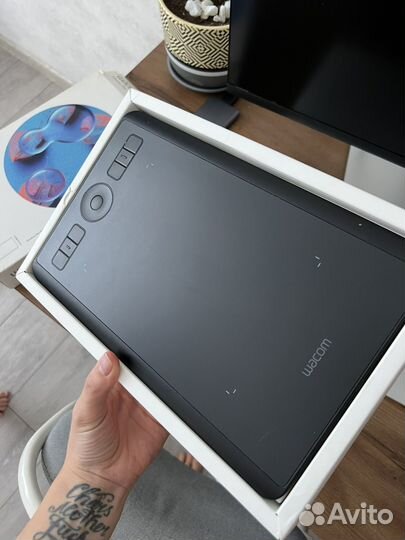 Графический планшет Wacom Intuos Pro S, черный