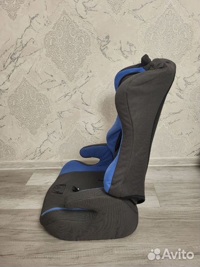 Автомобильное кресло
