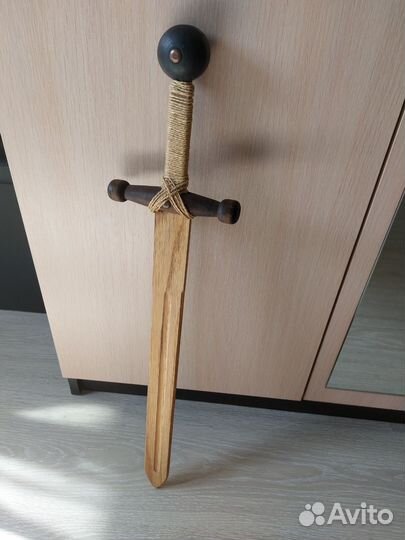 Деревянный меч ручной работы