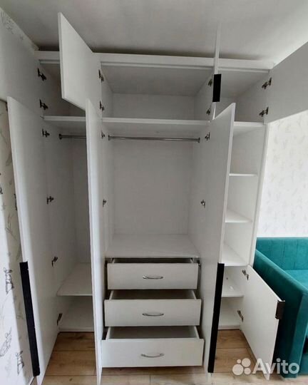 Встроенный распашной шкаф