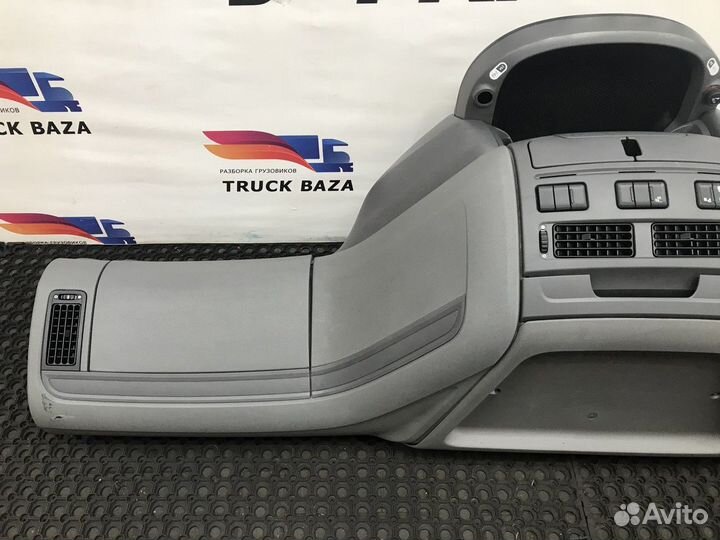 Передняя панель салона Daf XF106