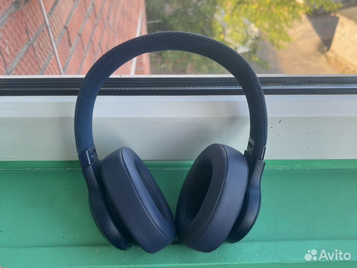 Беспроводные наушники jbl live500BT