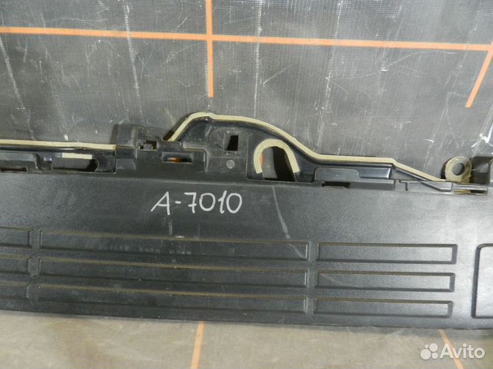 Накладка бампера - Toyota Land Cruiser Prado 150