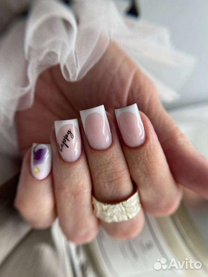 Модель на маникюр