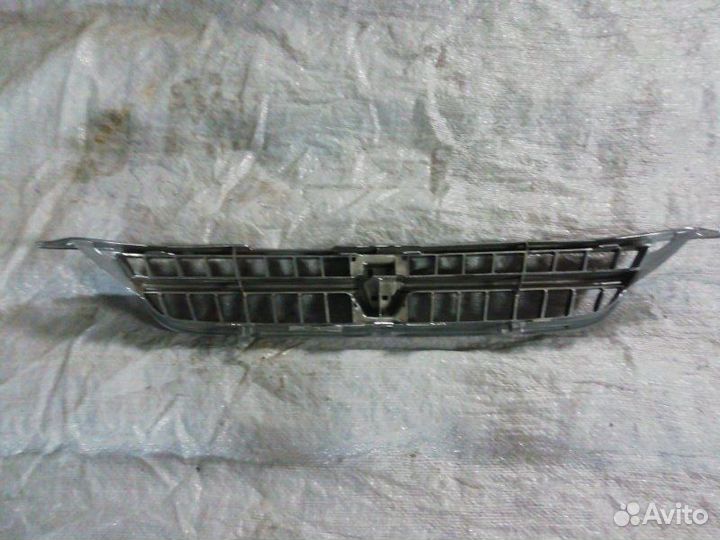 Решетка радиатора передняя Toyota Corolla AE 110