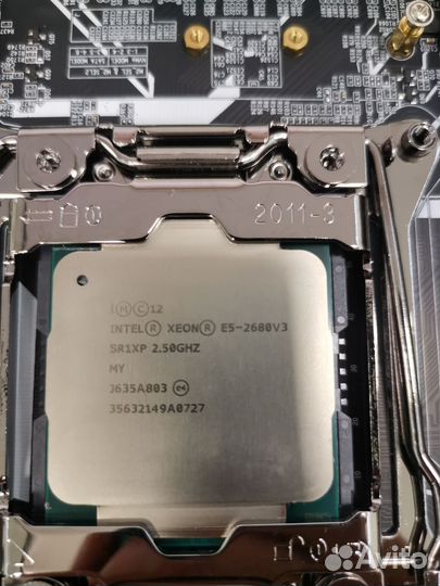 Материнская плата с процессором и памятью