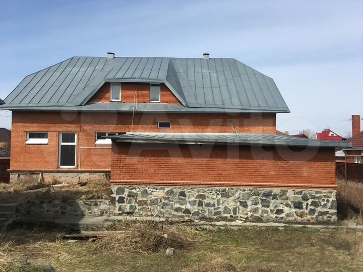 Коттедж 280 м² на участке 10 сот.