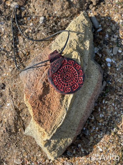 Браслеты и кулоны