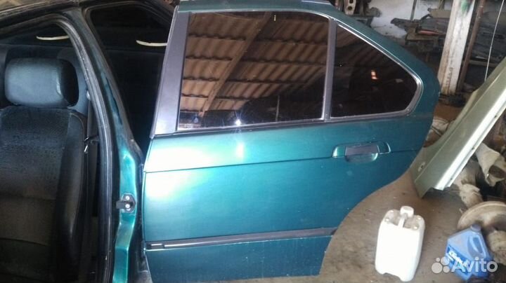 Дверь левая задняя бмв Е36