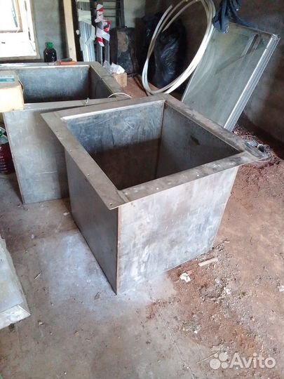 Бак из нержавейки 0,65*0,65*0,75 толщина 2.5 мм