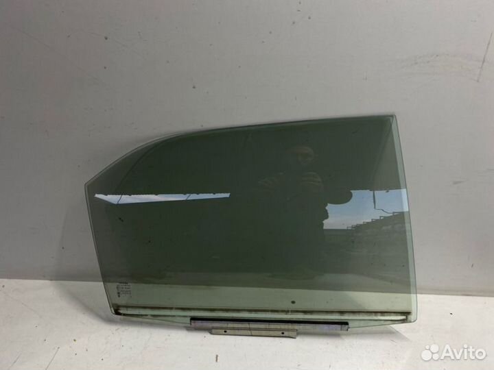 Стекло двери опускное заднее правое Toyota Camry