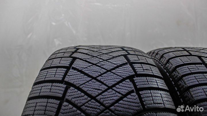 Pirelli Ice Zero FR 215/55 R17 98H