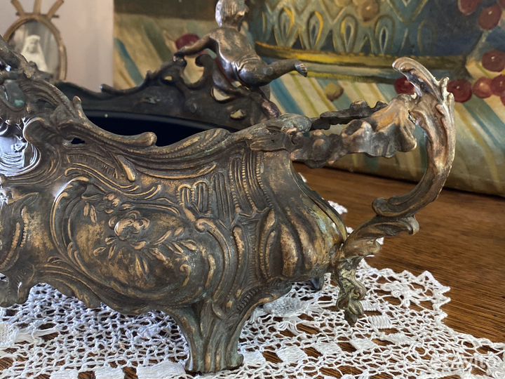 Жардиньерка с Путти. Бронза. Италия