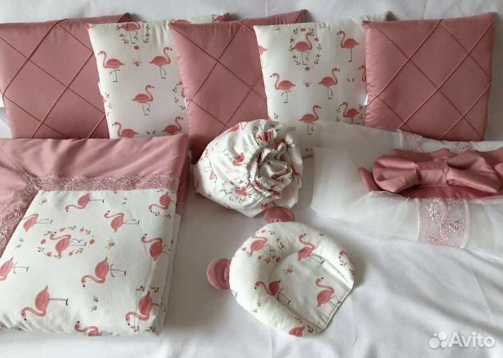 Комплект в кроватку новый