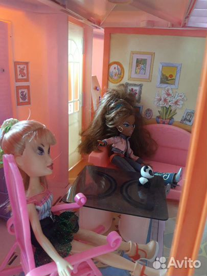 Кукольный домик с мебелью