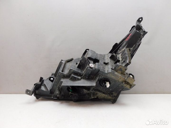 Фара правая Lexus LX570