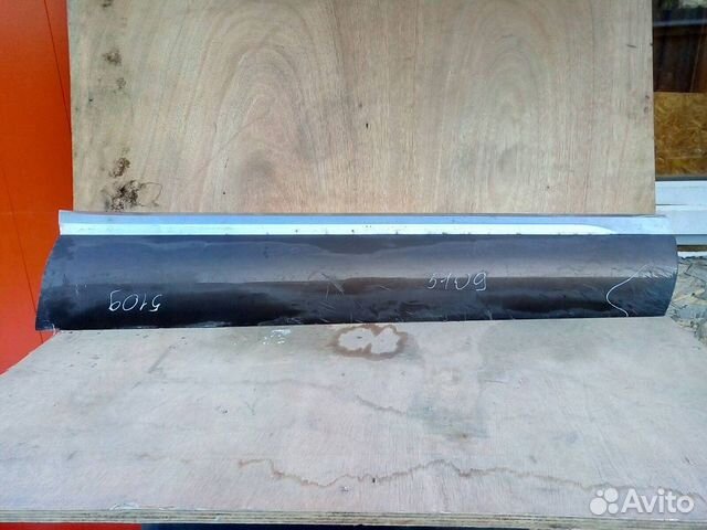 VW Touareg с 2010г. - Накладка передняя правая Б/У