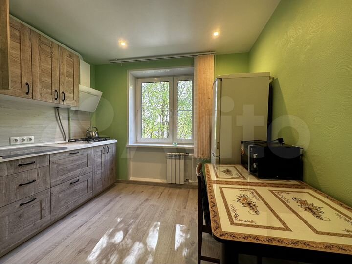 2-к. квартира, 49 м², 4/9 эт.