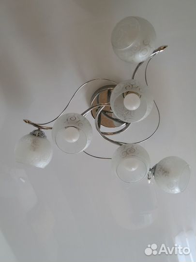 Продам люстру потолочную