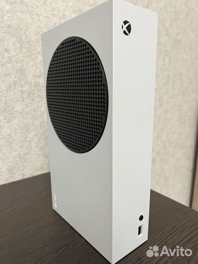 Xbox Series S + 2 геймпада