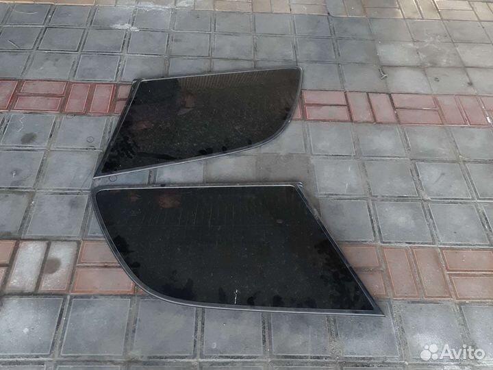 Стекло собачатника Nissan Presage basara