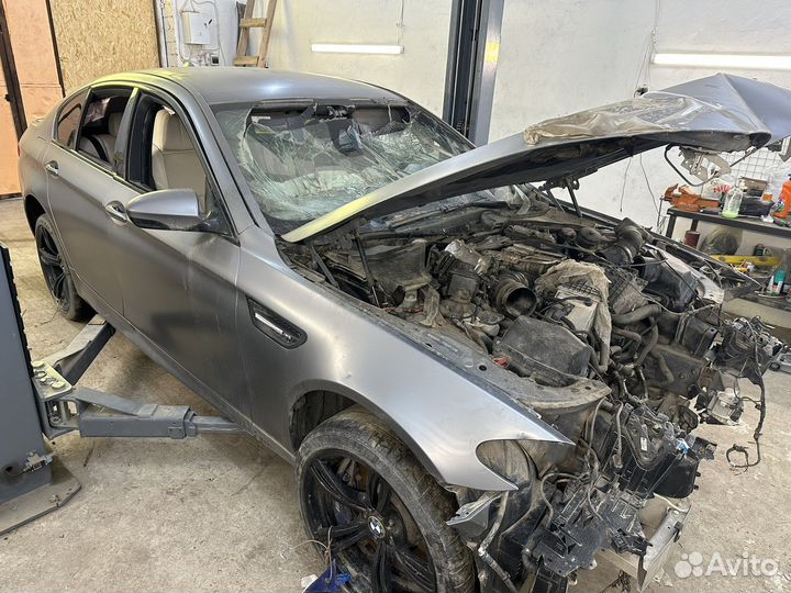 BMW M5 F10 в разборе