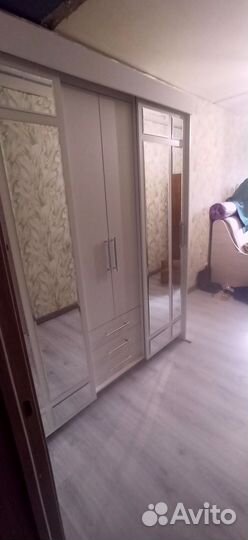 Шкаф-купе трехстворчатый белый