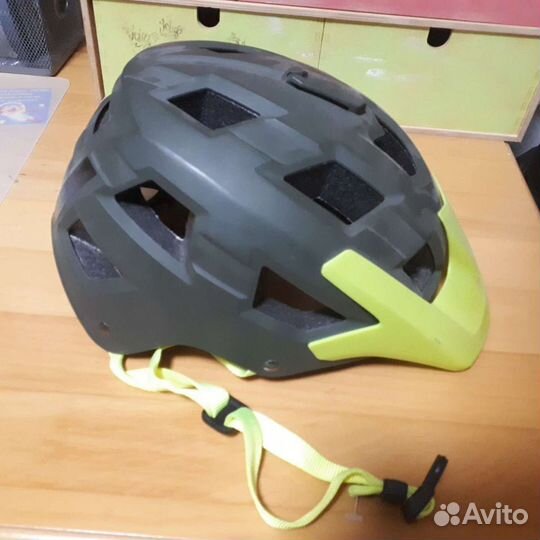 Продаю велосипедный шлем новый